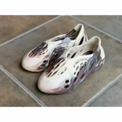 HypeYourBeast Adidas Yeezy Foam RUNNER MX 'Cream Clay'