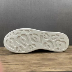 HypeYourBeast Alexander McQueen White / Green A. Mcqueen 24 HypeYourBeast Alexander McQueen White / Green A. Mcqueen