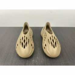 Hypeyourbeast Adidas Yeezy Foam Runner 'Ochre' 18 Hypeyourbeast Adidas Yeezy Foam Runner 'Ochre'
