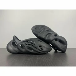 Hypeyourbeast Yeezy Foam Runner Black