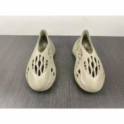 Hypeyourbeast Yeezy Foam Runner Beige 22 Hypeyourbeast Yeezy Foam Runner Beige