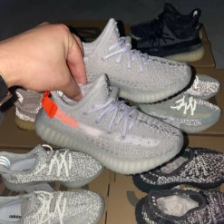 HypeYourBeast Adidas Yeezy Boost 350 V2 'Tail Light' (infant)
